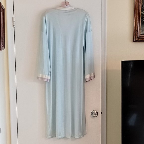 Long Robe, Size M - Picture 2 of 2